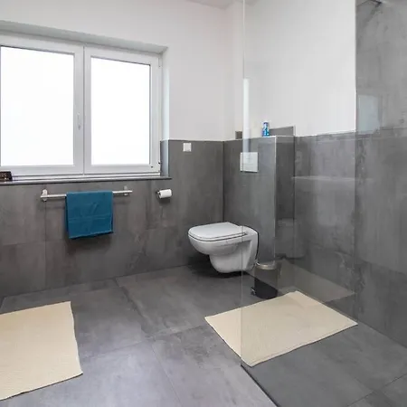 Grosse Stadtvilla Mit Whirlpool Otterberg